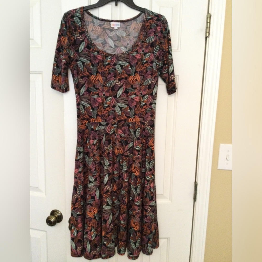 Lularoe NWOT Knee-length Medium Nicole Dress - Pretty Leaves